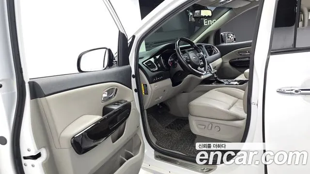 Kia Carnival — фото 10