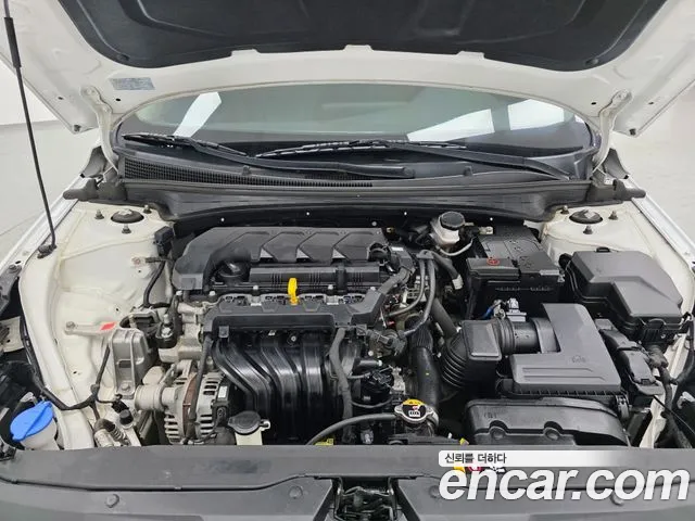 Hyundai Avante — фото 17