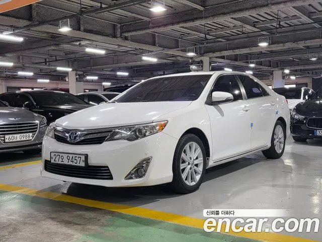 Toyota Camry — фото 1