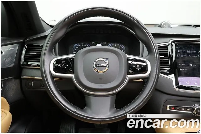 Volvo XC90 — фото 11
