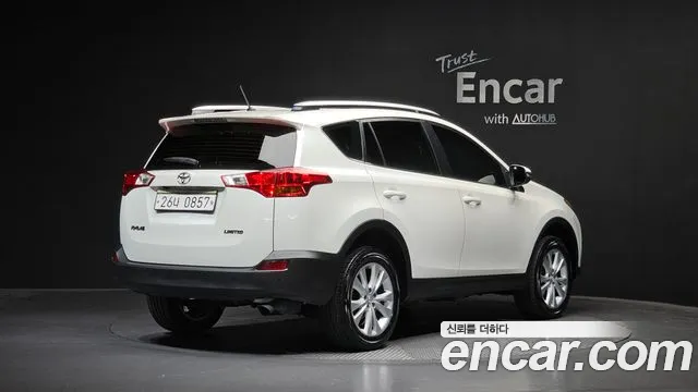 Toyota RAV4 — фото 1