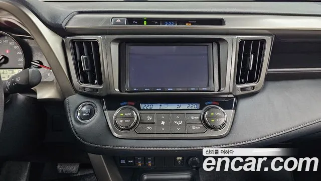 Toyota RAV4 — фото 11