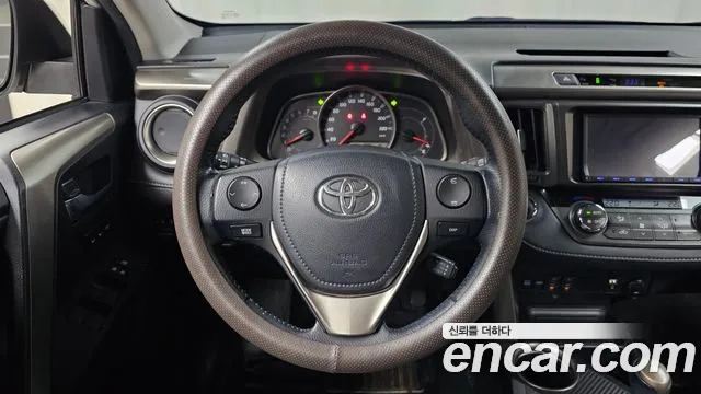 Toyota RAV4 — фото 12