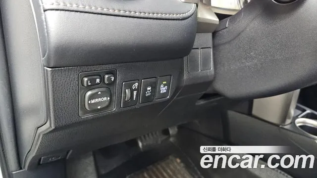 Toyota RAV4 — фото 17