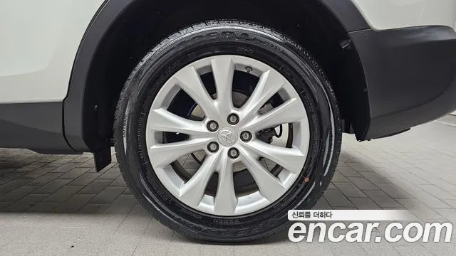 Toyota RAV4 — фото 21
