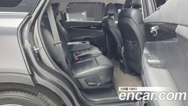 Kia Sorento — фото 12