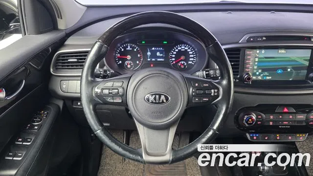 Kia Sorento — фото 13
