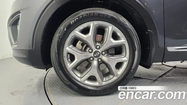 Kia Sorento — фото 5