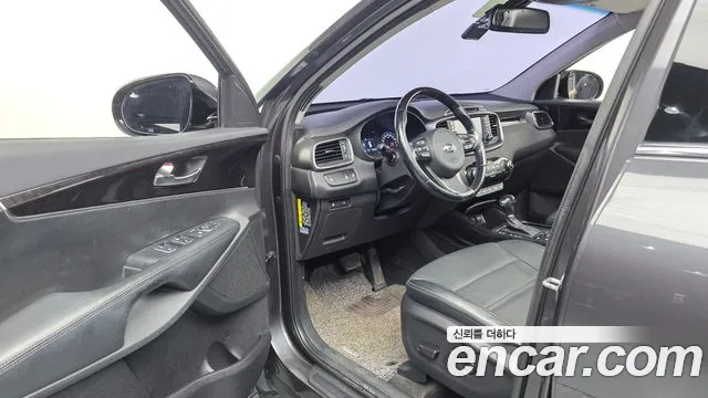 Kia Sorento — фото 10