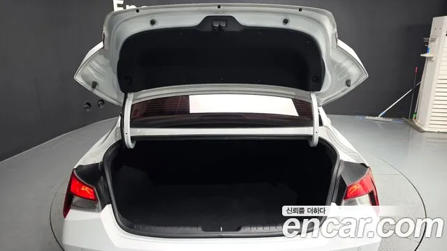 Hyundai Avante — фото 19