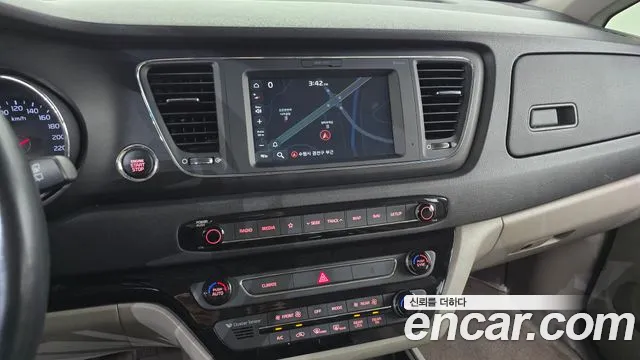Kia Carnival — фото 13
