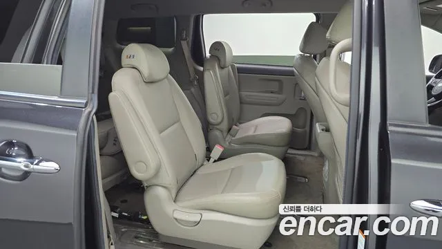 Kia Carnival — фото 20