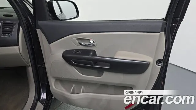 Kia Carnival — фото 25