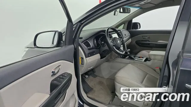 Kia Carnival — фото 10