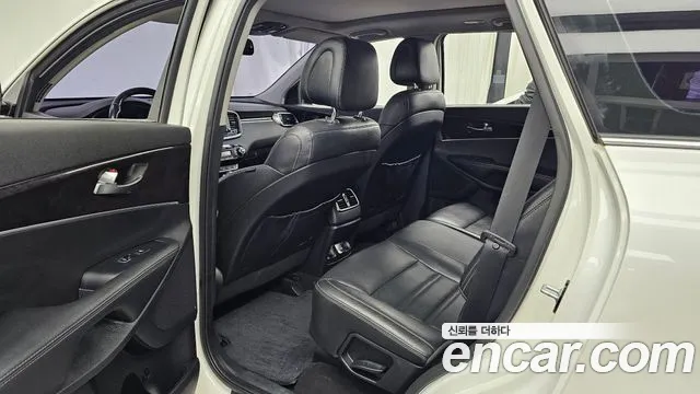Kia Sorento — фото 12