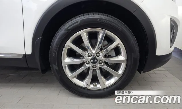 Kia Sorento — фото 21