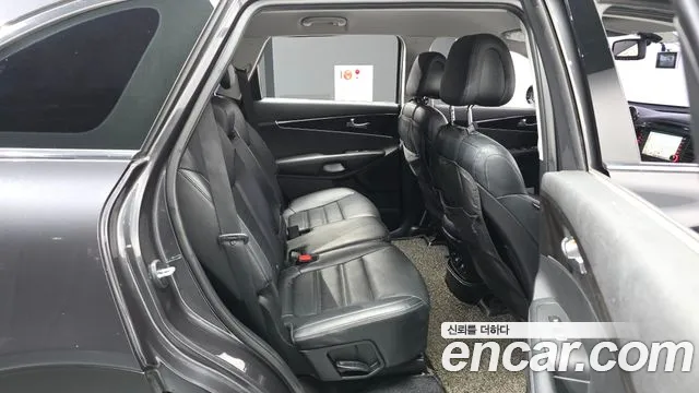 Kia Sorento — фото 11