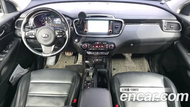 Kia Sorento — фото 7