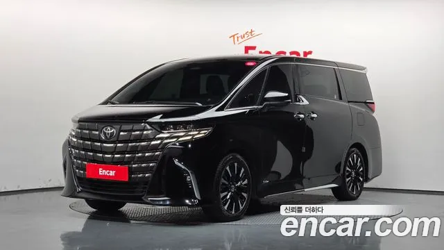 Toyota Alphard — фото 1