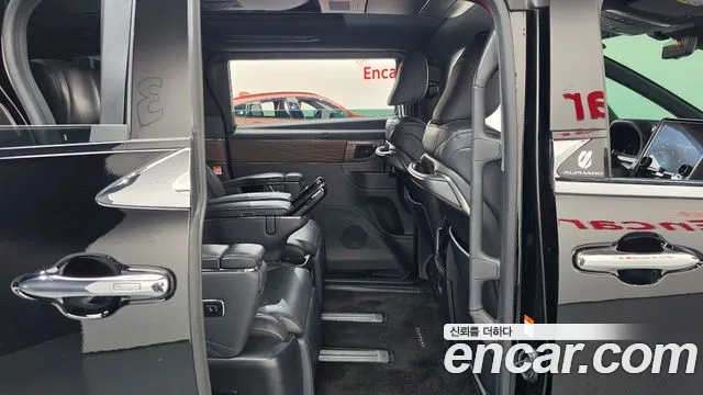 Toyota Alphard — фото 11