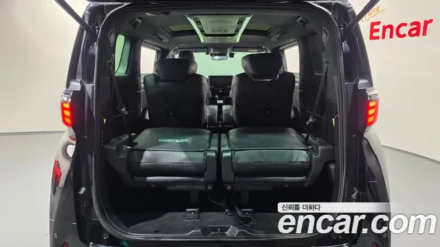 Toyota Alphard — фото 18