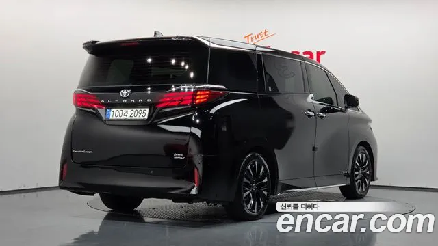 Toyota Alphard — фото 2