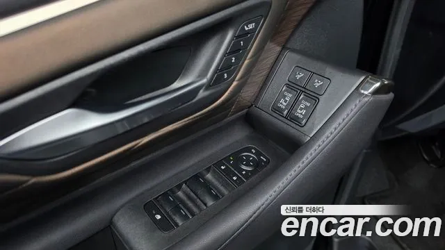 Toyota Alphard — фото 29
