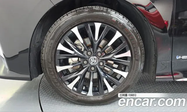 Toyota Alphard — фото 5
