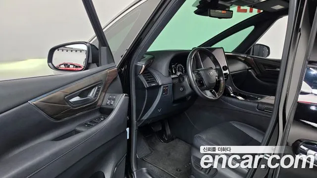 Toyota Alphard — фото 10