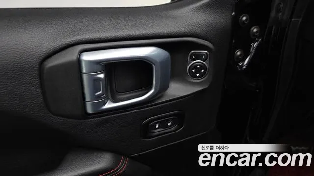 Jeep Wrangler — фото 17