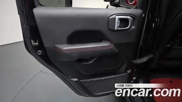 Jeep Wrangler — фото 25