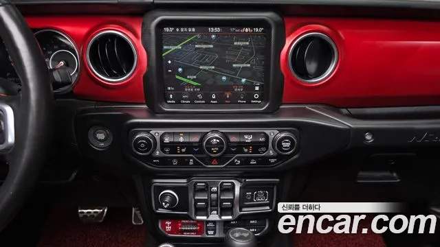 Jeep Wrangler — фото 13