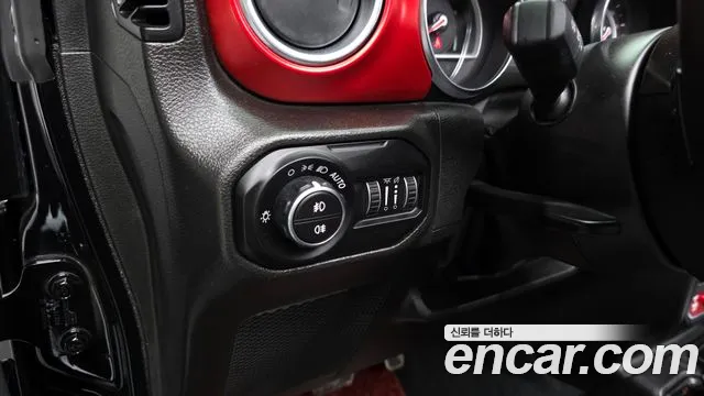 Jeep Wrangler — фото 18