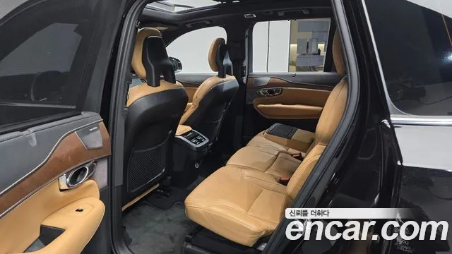 Volvo XC90 — фото 26
