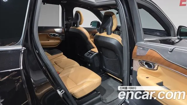 Volvo XC90 — фото 11