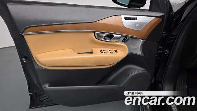 Volvo XC90 — фото 24
