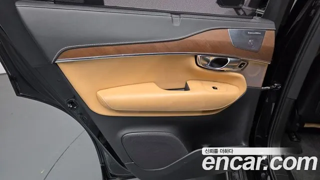 Volvo XC90 — фото 25