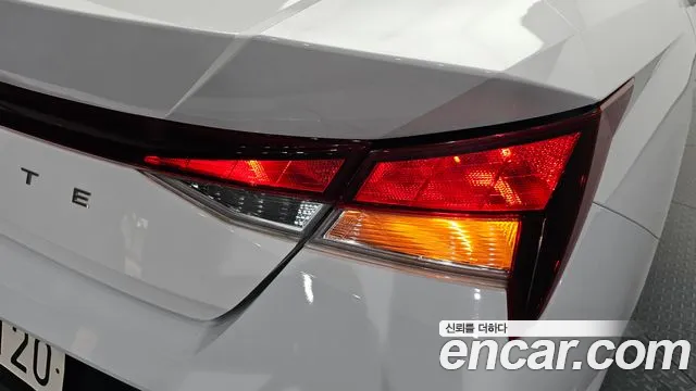 Hyundai Avante — фото 23