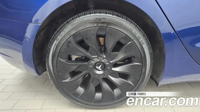 Tesla Model 3 — фото 5