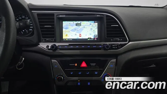 Hyundai Avante — фото 15