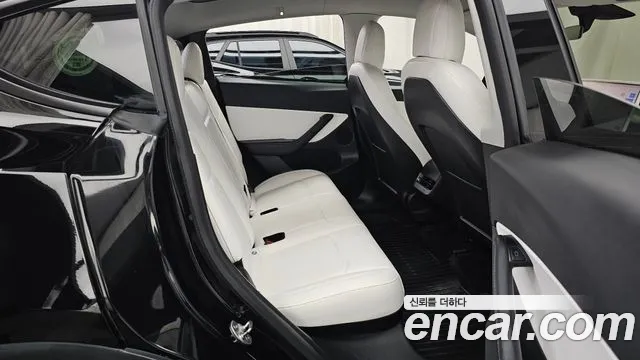 Tesla Model Y — фото 11