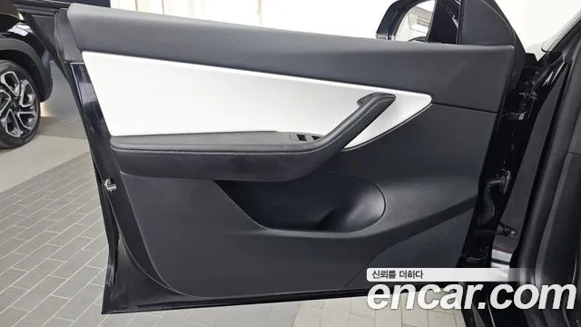 Tesla Model Y — фото 23