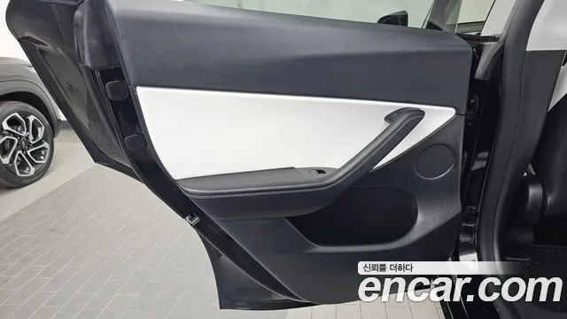 Tesla Model Y — фото 24