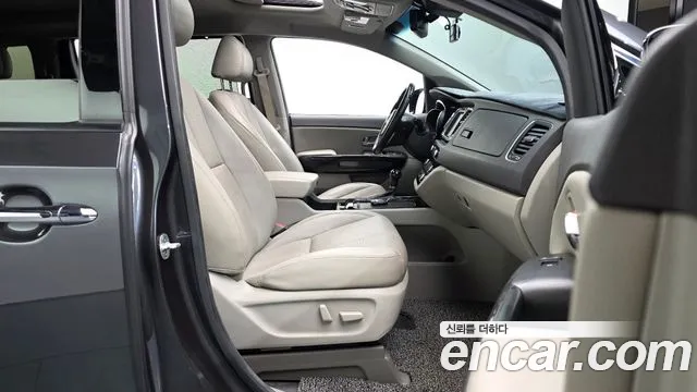 Kia Carnival — фото 26