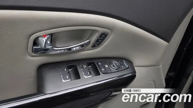 Kia Carnival — фото 28