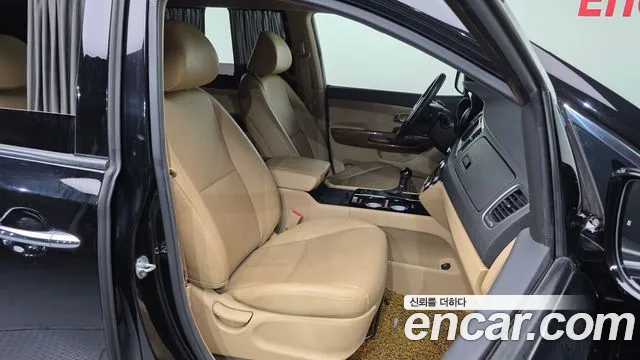 Kia Carnival — фото 11