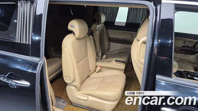 Kia Carnival — фото 12
