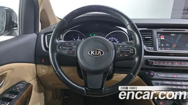 Kia Carnival — фото 13