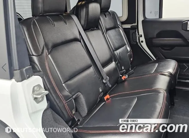 Jeep Wrangler — фото 13