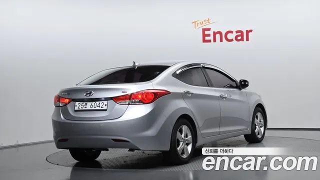 Hyundai Avante — фото 2
